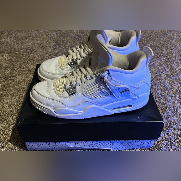 I’m selling a pair of Jordan 4 pure money 2017 (Size 10). - Picture 2 of 8